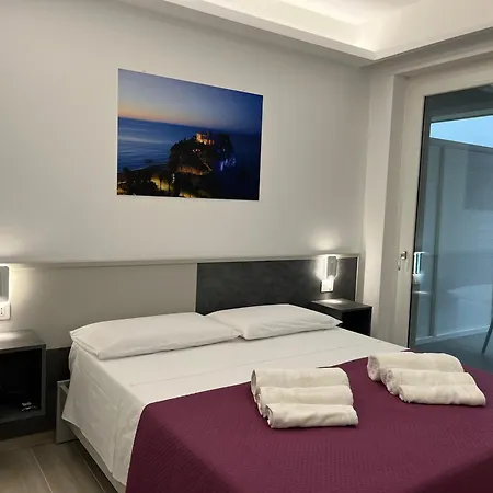 לינה וארוחת בוקר Albachiara 4*